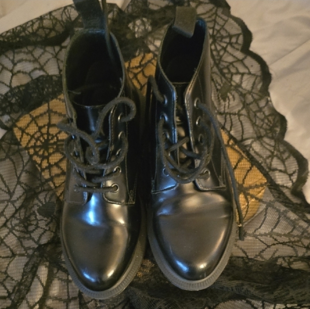 DR. MARTENS  "Emmeline"  Womens Size 5 Smooth Black Leather 5-Eye Lace Up Boots